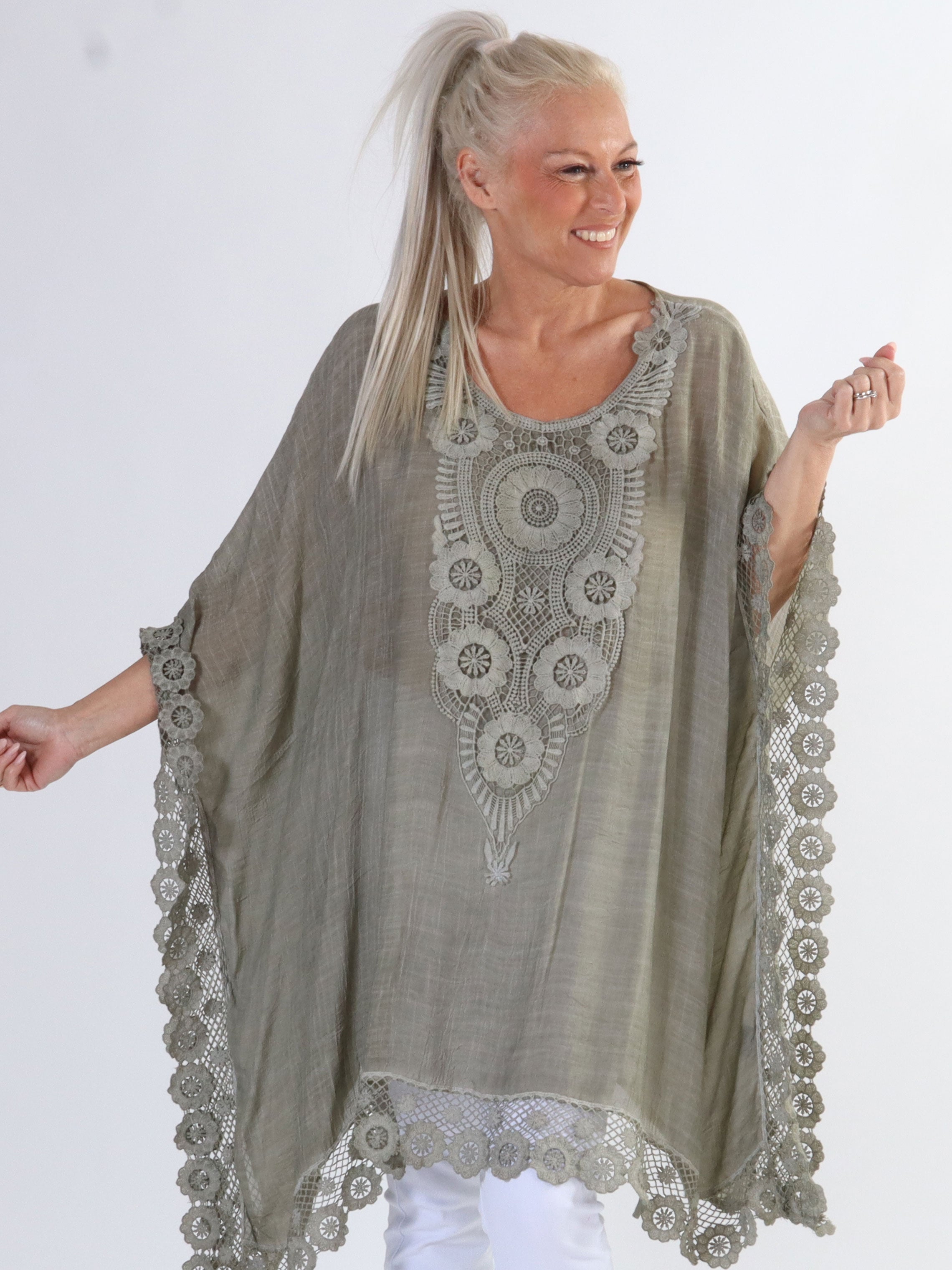 Leslie - Vacker plus size tunika med spetskanter